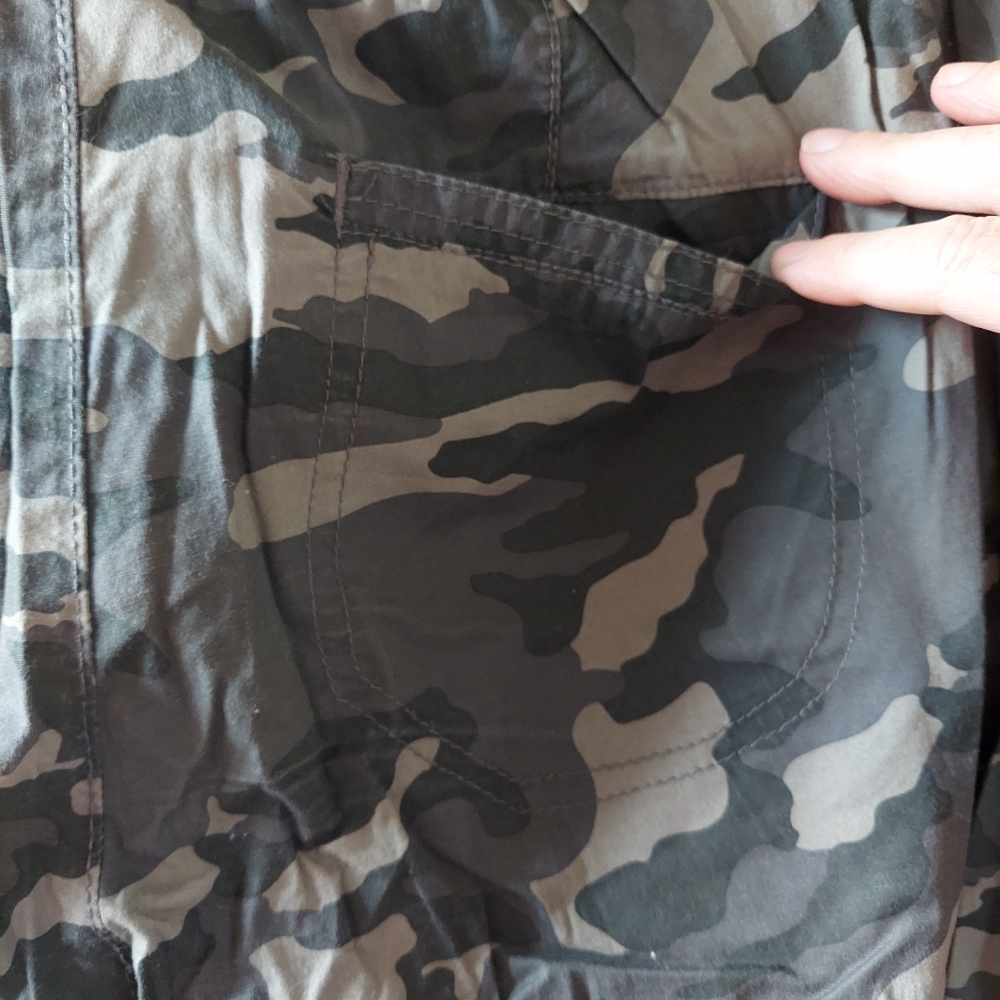 DASH Camouflage Cargo Capris - Picture 7 of 8